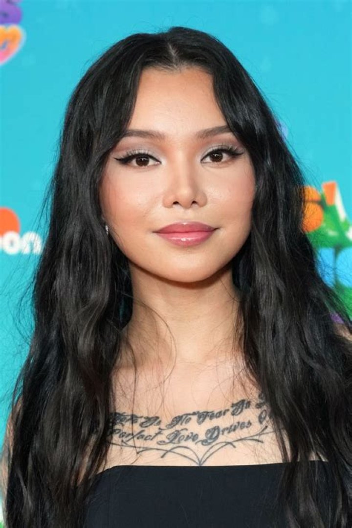 Bella Poarch [Singer] Wiki, Brother, Boyfriend, Height, Age & More