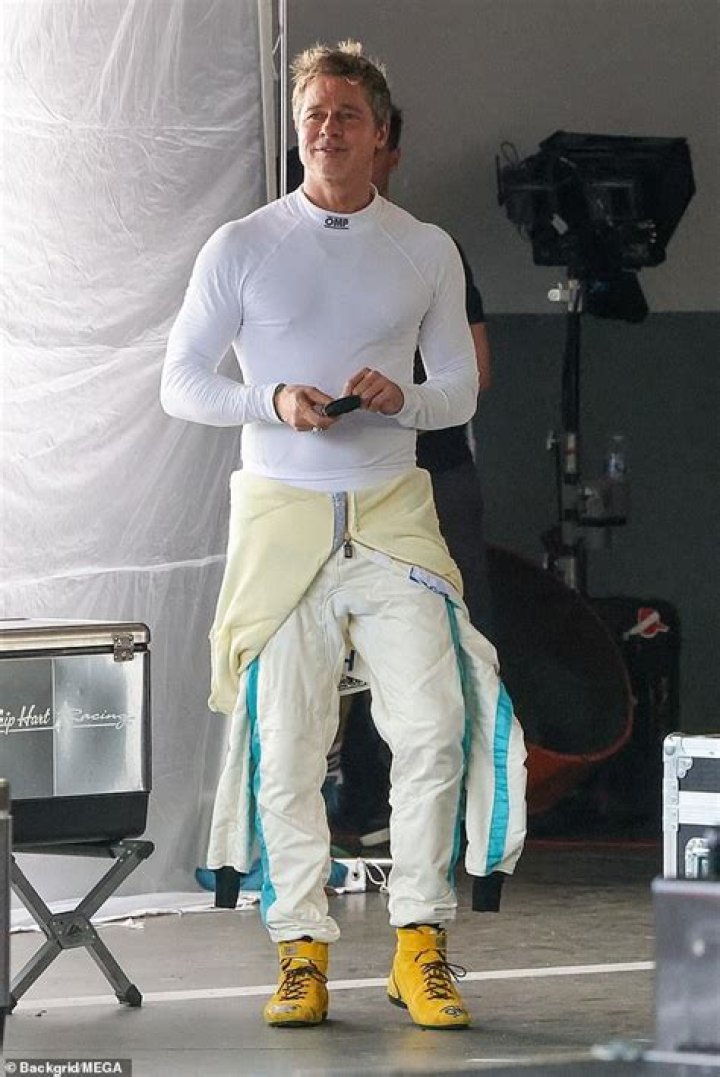 Brad Pitt Body Measurements Height Weight Chest Waist Shoe Size Bio