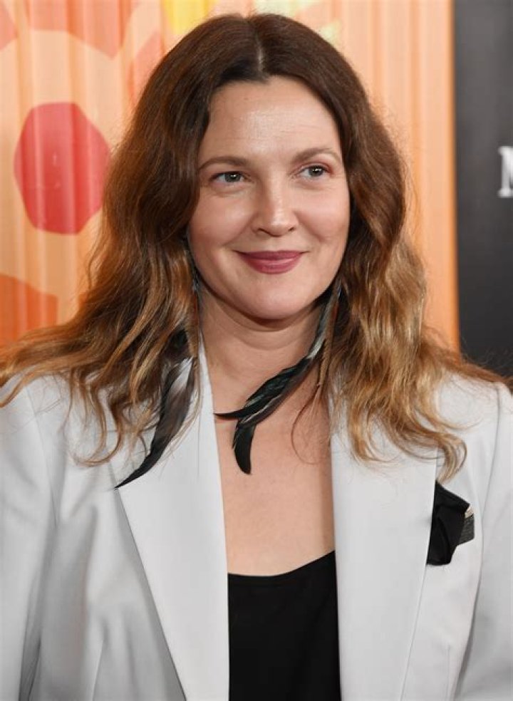 Drew Barrymore – Height, Weight, Bra Size, Measurements & Bio