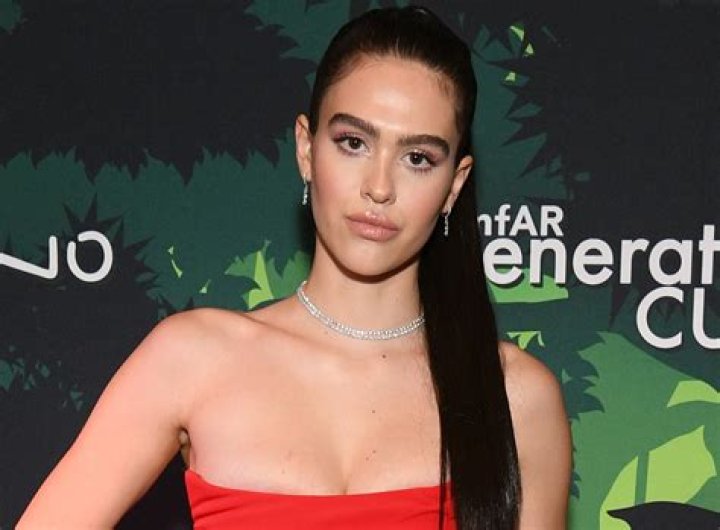 Amelia Gray in Bathing Suit Says "Wish We Were Here Right Now" — Celebwell