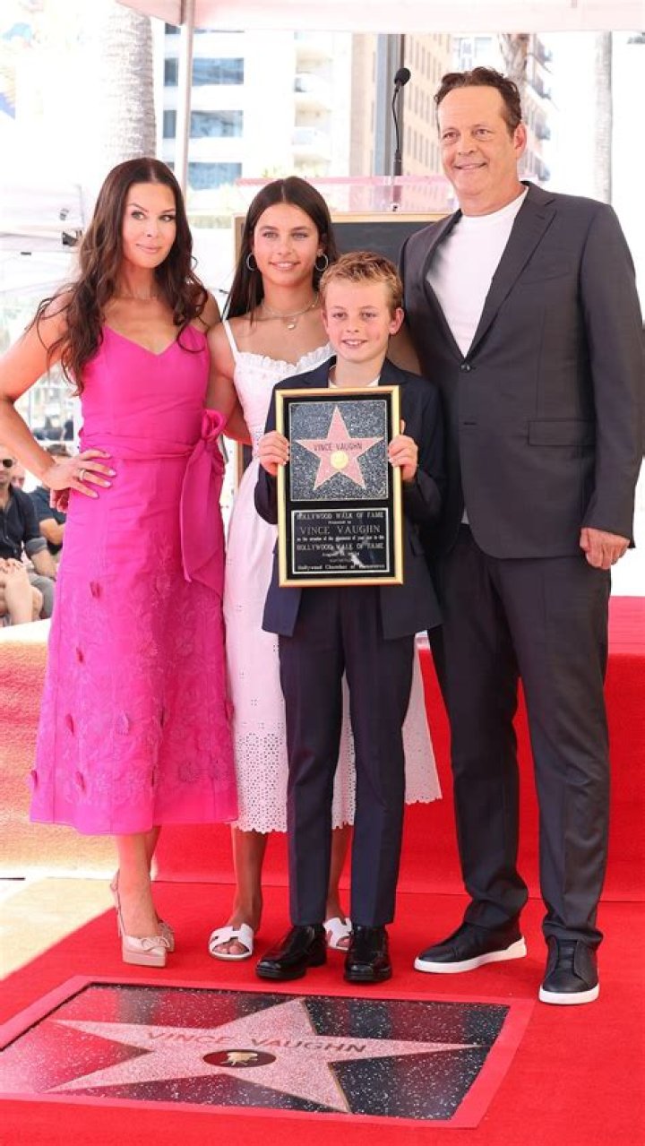 Vince Vaughn Body Measurements Height Weight Shoe Size Vital Stats Bio